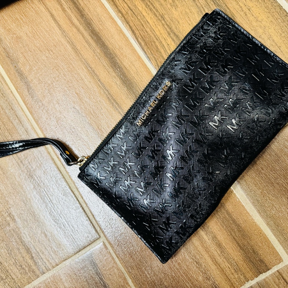 Michael Kors Jet Set clutch